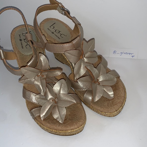 9 Edith BOC Champagne Floral Cutout Wedge - Picture 2 of 16